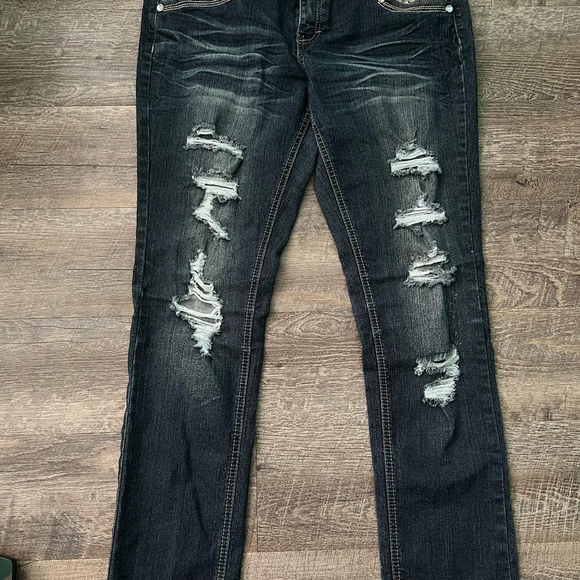 Almost famous jeans woman’s size 13 pre owned great condition - Picture 3 of 6